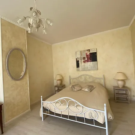 Bed & Breakfast Domaine De La Perthuiserie 3*