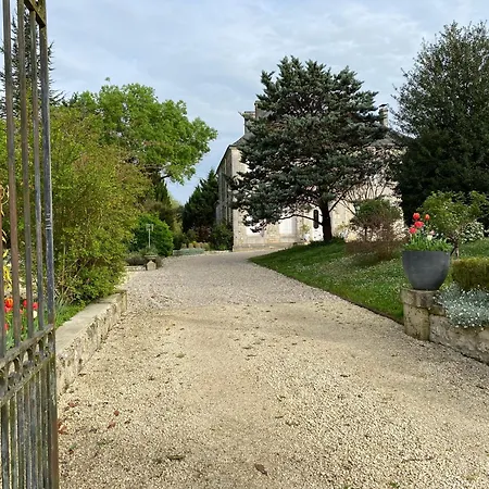 Domaine De La Perthuiserie Panzió Saint-Porchaire